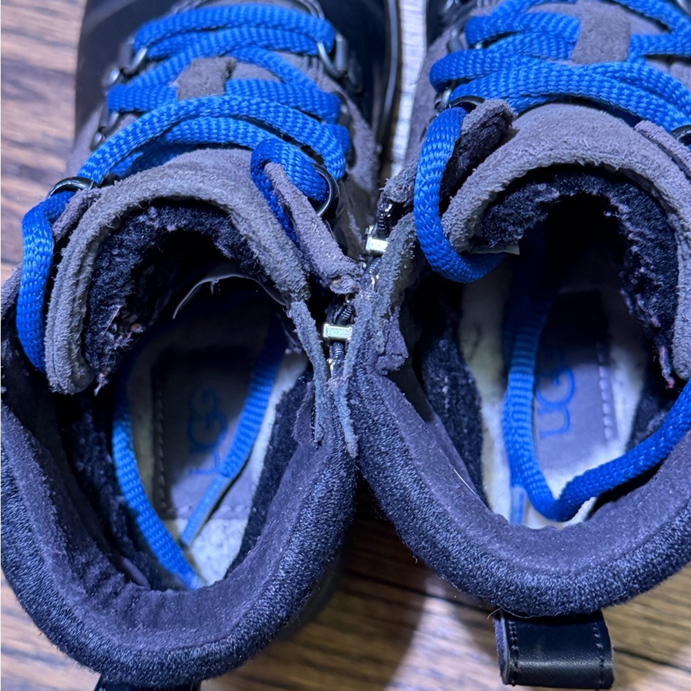 UGG for children, booty style, black and gray with blue laces Size 1 - Picture 3 of 7